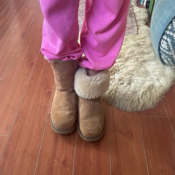 RARE Limited Edition UGGS - Picture 4 of 6